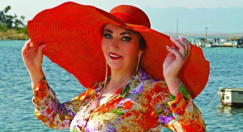 Hoppá: szexi dekoltázst villantott Kiszel Tünde, bárki megirigyelhetné