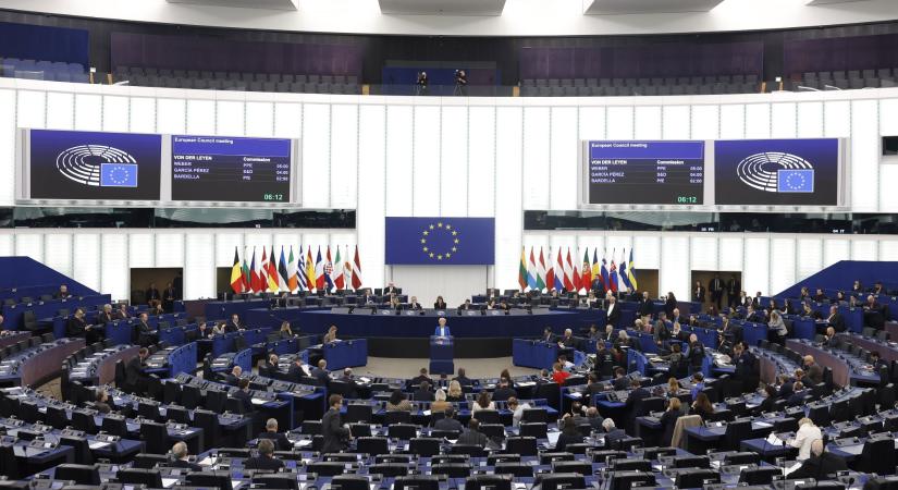 Ursula marad – az Európai Parlament elutasította az Európai Bizottság elleni bizalmatlansági indítványt