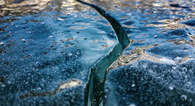 Hat fiatal alatt szakadt be a jég Orfűn, mert ugráltak a befagyott tavon