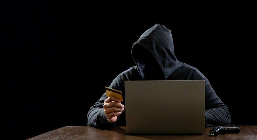 Rendőrségi oldalnak álcázva rabolják ki az áldozatokat: egy kattintás, és ugrott a pénz