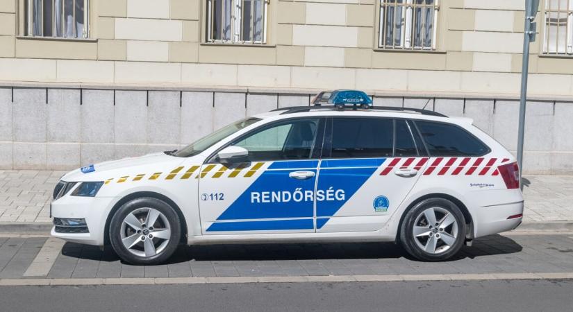 Jegyellenőrnek és rendőrnek adta ki magát egy 18 éves fiú Debrecenben