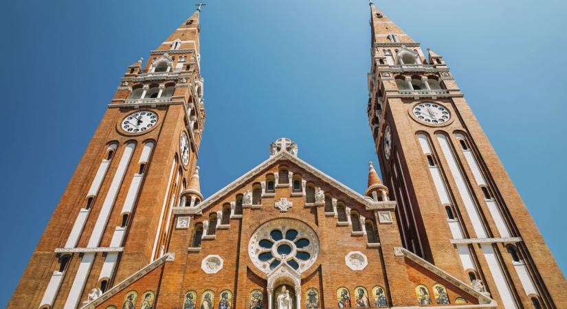 Iszonyatos botrány a Szegedi Dómban? A Vatikán is elhűl attól, amit Szűz Mária visel a falon