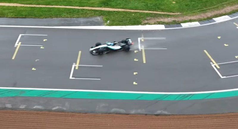 Videó: Már pályára is vitte 2026-os F1-es autóját a Mercedes