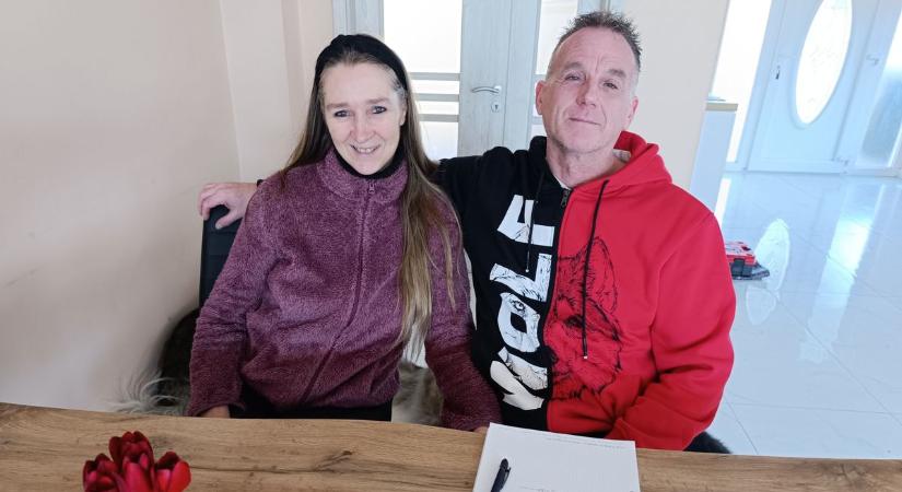 Sötét jövőt jósolnak hazájuknak a német családok, Jászladányon kezdenek új életet