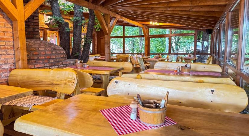 Nem fogod elhinni, ki bukkant fel az ablaknál! Videón az egri étterem váratlan vendége