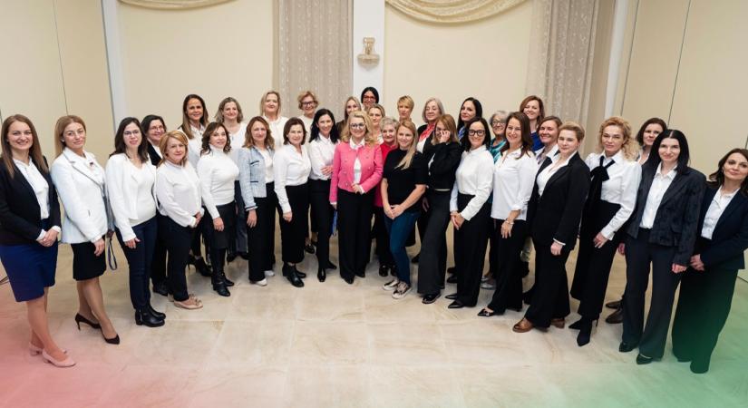 Női jelöltek: duplázott 2022-höz képest a Fidesz, de még így is messze van a Tiszától