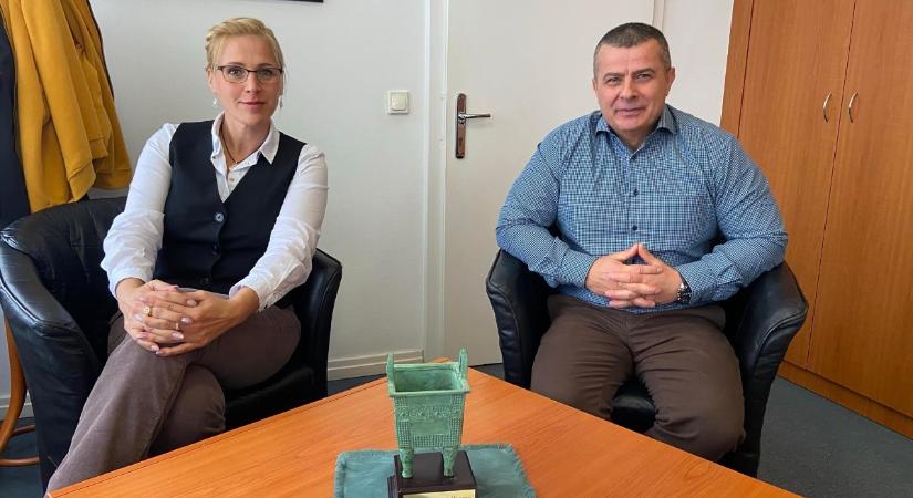 A Tiszát támogató siófoki polgamester fogadta a DK jelöltjét