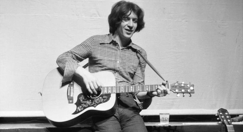 „A dalszerzés olyan, mint a szeretkezés” – 83 éve született Cseh Tamás