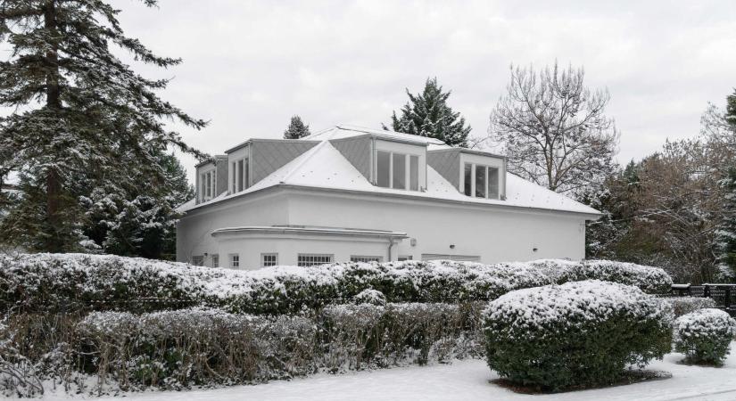 Megnyílt a Villa Esterházy – Esterházy Péter egykori otthona alkotóházként született újjá