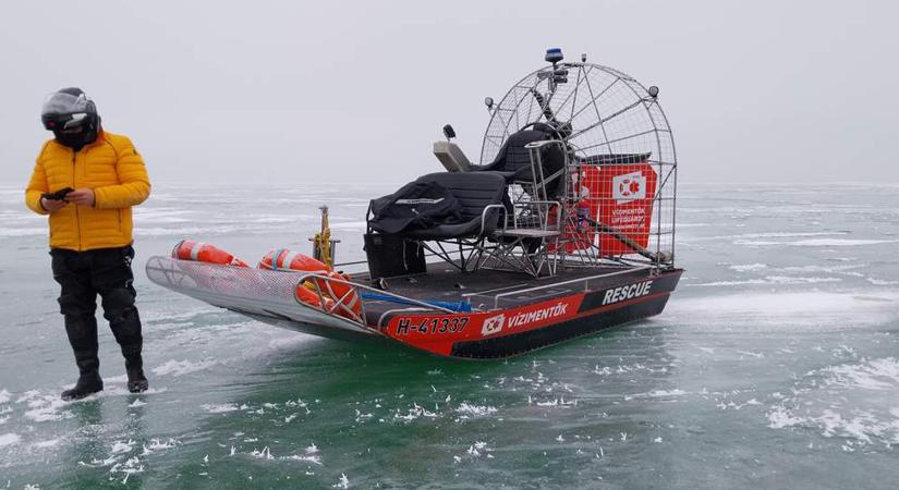 Különleges, menő jármű jelent meg a Balaton jegén