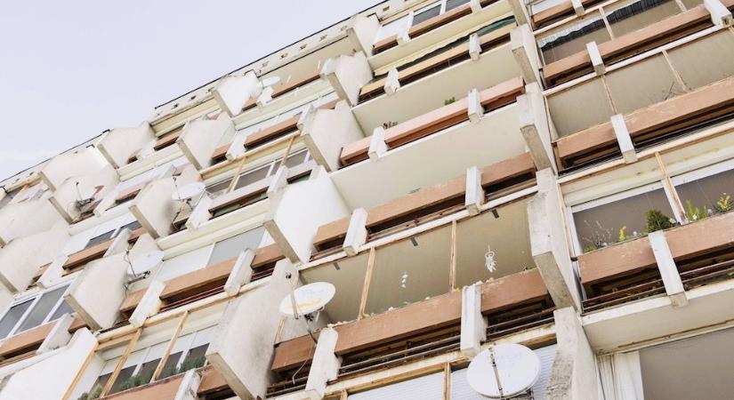 Tóth Péter szerint súlyos szervezési és vezetési gondok akadályozzák a győri önkormányzati bérlakások kiadását