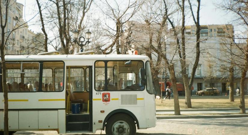 Felejtsd el a drága bérleteket. Kétszáz forintért buszozhatsz februártól