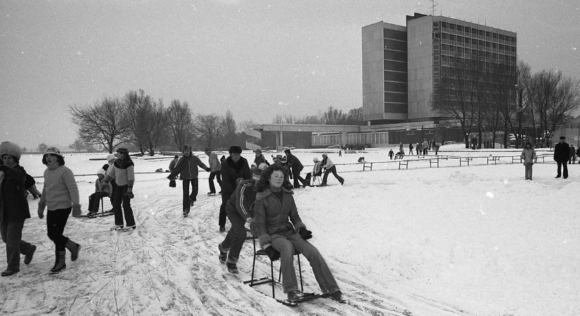 Téli móka a befagyott Balatonon: a fakutyát is a Festeticseknek köszönhetjük