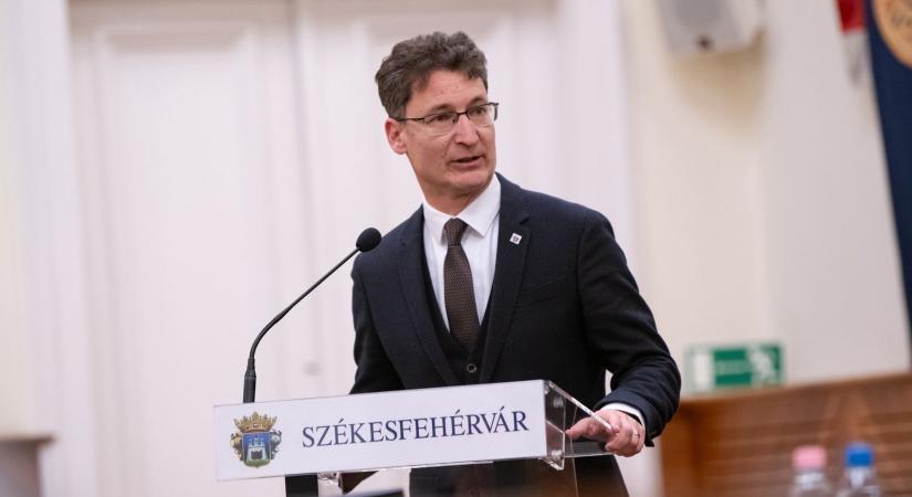 Maradt tüske a fideszes polgármesterben