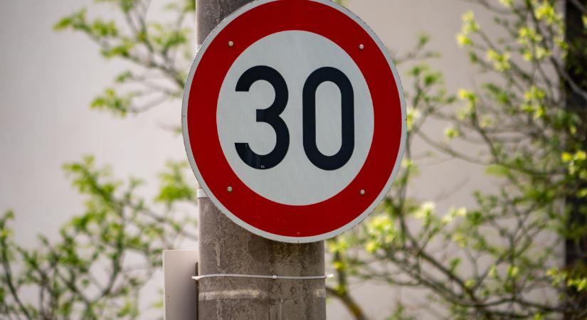 210 ezres büntetést fizethet, aki itt benézi az új 30-as táblát: rengeteg autós szaladhat bele a bírságba