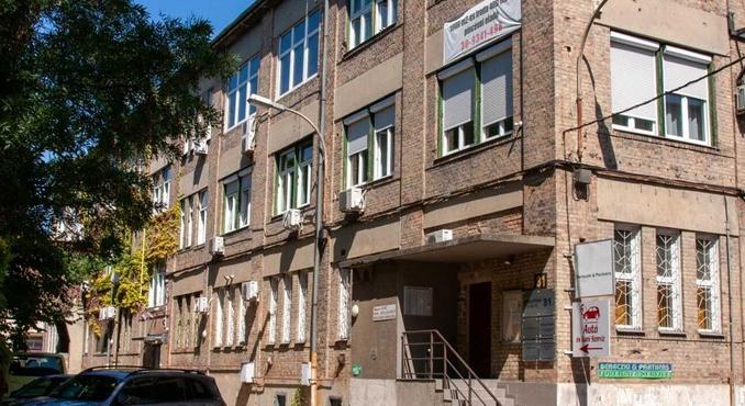 Egyre kevesebb a kollégiumi férőhely, a szakkollégiumok árai 50 ezer fölött is lehetnek