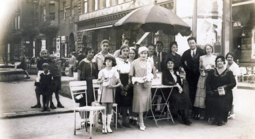 Kávéházi hangulat a Budapest Bárral