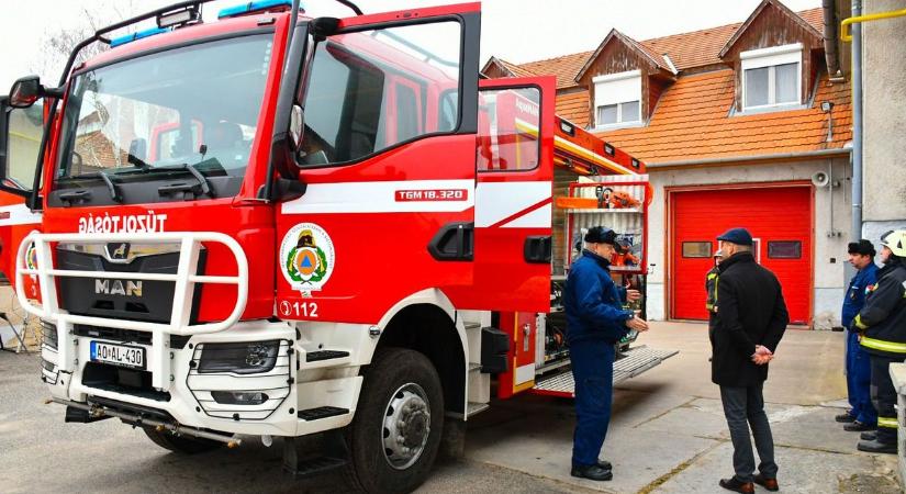 Ilyen az új, szupermodern keszthelyi tűzoltóautó, mutatjuk fotókon (képgaléria)