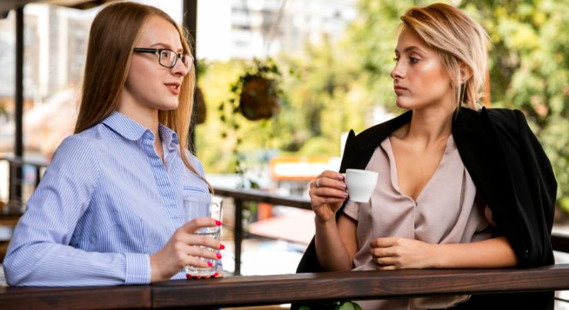 A kínos csend – így törheted meg pillanatok alatt a pszichológia szerint