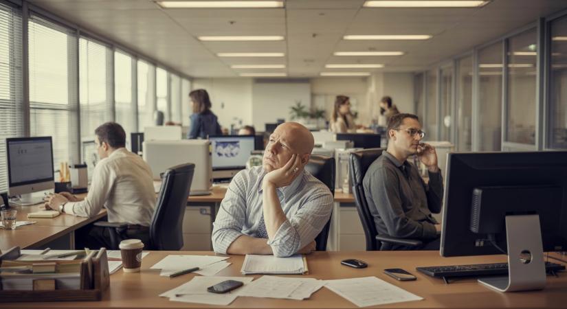 Ettől szenvedünk leginkább a munkahelyen