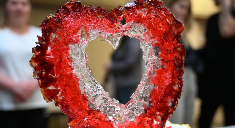 Süticsodák mutatkoztak be az óvári technikum cukrászversenyén - fotók, videó