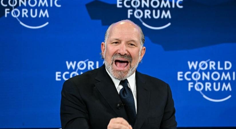 Kifütyülték Trump miniszterét Davosban, amikor leszólta Európát és a megújuló energiákat