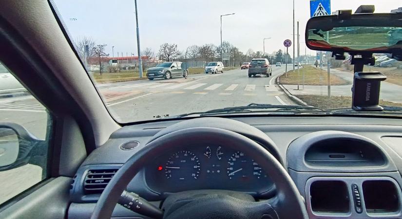 Nincs több mobilozás, nőnek a sebességhatárok és vége a rolleres káosznak