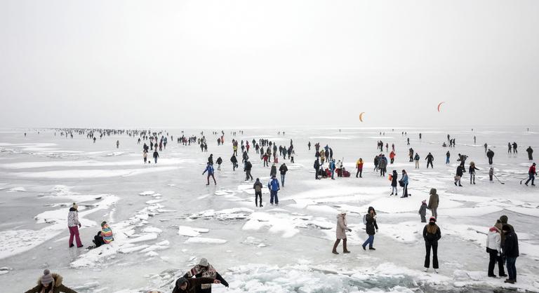 Nem elég biztonságos a Balaton jege, elmarad az átcsúszás