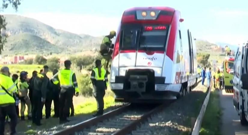 Darunak ütközött egy vonat Spanyolországban, többen megsérültek