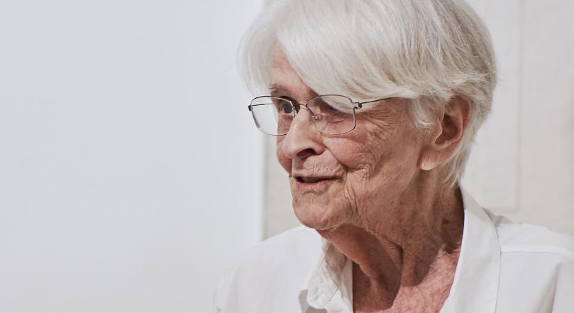 „Kiléptem valahonnan, de még nem érkeztem meg sehova” – elhunyt Anna Mark, a legendás párizsi magyar művésznemzedék utolsó képviselője