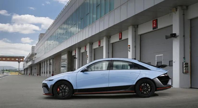 Beárazták itthon a Hyundai csúcsszedánját! Mutatjuk, mennyit kérnek érte!