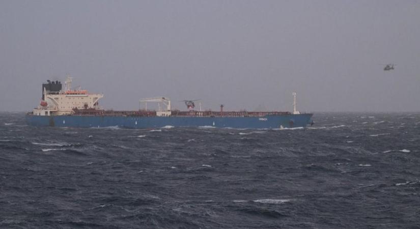 Dráma a Földközi-tengeren: európiai katonák foglalták el az olajszállító tankert, most ugrik össze az EU és Oroszország? – a Grinch nevét mindenki megjegyzi