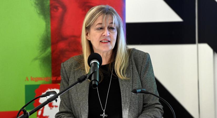 Átlátszó: a kormánykedvenc cégnél költhet el 2,5 milliárdot Schmidt Mária alapítványa