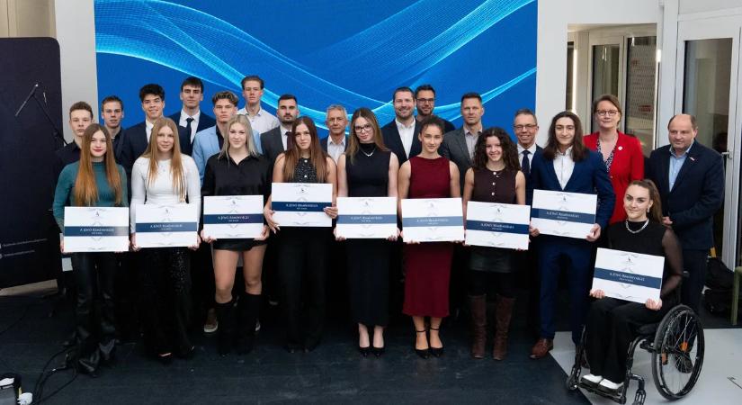 Tizenhét fiatal részesült a Jövő Reménységei-ösztöndíjban