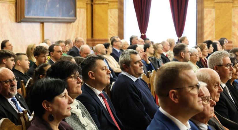 32 elhivatott szakembert díjaztak a magyar kultúra napja alkalmából Egerben