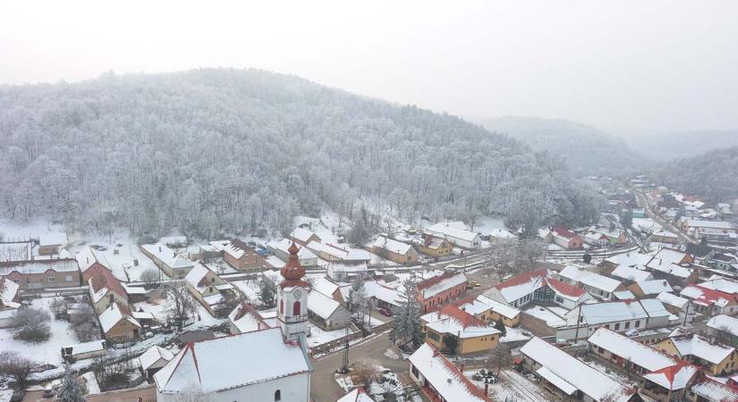 Csúszós péntek elé néz Tolna – ónos eső is kialakulhat (galéria)