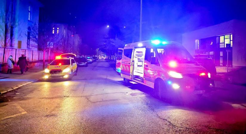 Halálos baleset Szombathelyen: gyalogost ütöttek el a kórház előtt - helyszíni fotók