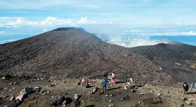 20 méteres szakadékban találtak egy fiatal fiút – már nem volt életben