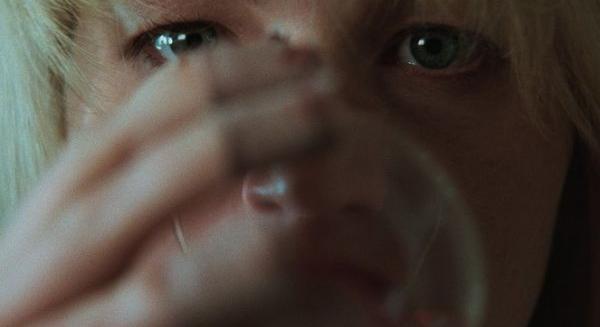 A BETELJESEDETT NŐI PRINCÍPIUM Lynne Ramsay: Dögölj meg szerelmem