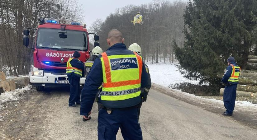 Vezetékbe akadt a munkagépe, áramütés miatt meghalt egy férfi