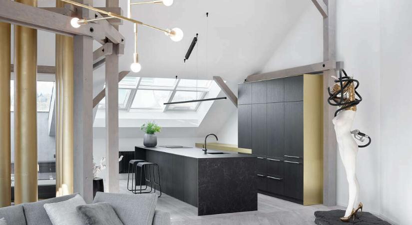 Fém, fa és rendhagyó megoldások - Egy prágai tetőtér lenyűgöző átalakulása