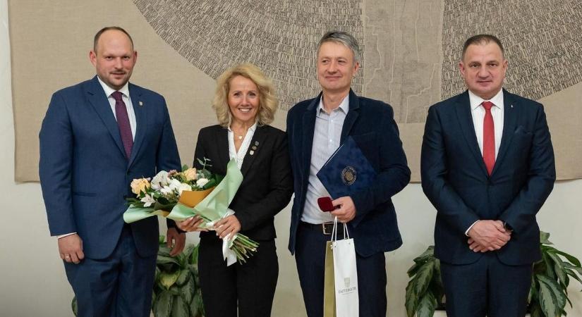 Ünnepi hangversennyel és Babits-díjakkal köszöntötték Esztergom kulturális kiválóságait