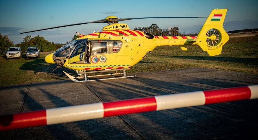 Vonathoz érkezett mentőhelikopter Pusztaszabolcson