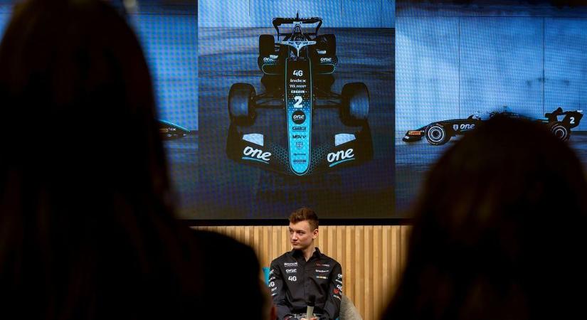 Már a hazai nagyvállalatok is beszálltak az egyre sikeresebb fiatal magyar autóversenyző támogatásába