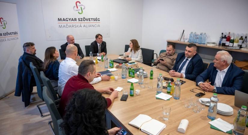 Meddig lehet megvezetni a választót az „ügyek mentén politizálás” illúziójával?