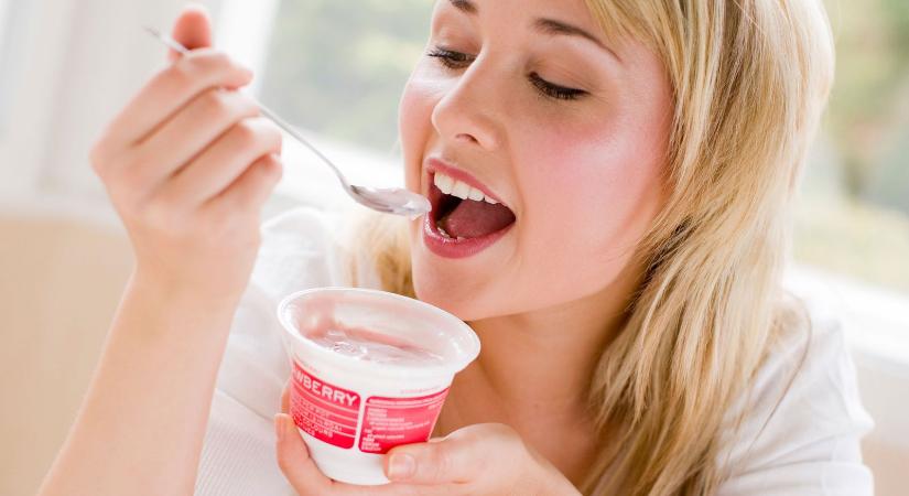 Beleevett a magyar nő a joghurtba, totális őrület vette kezdetét, amit benne talált, attól kis híján rendőrségi ügy lett