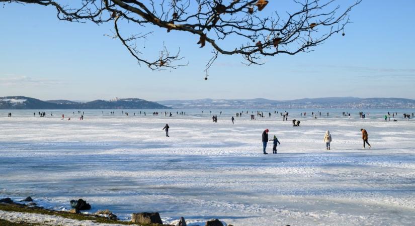 2017 óta erre vártunk, de ismét csalódnunk kell: Veszélyes a Balaton jege, elmarad a hétvégére tervezett átcsúszás