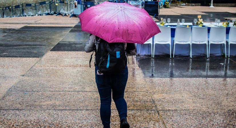 Hatalmas eső zúdul erre az országrészre, közölték a napot, amikor a nyakunkba kapjuk a csapadékot hazánkban a friss előrejelzések szerint?