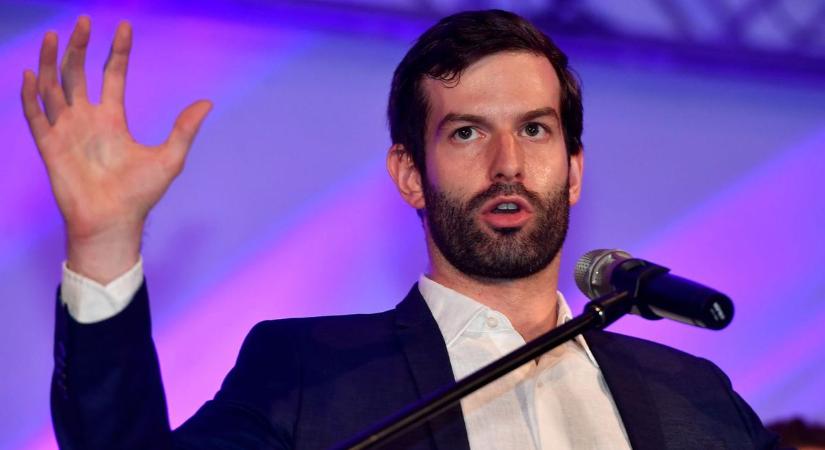 Na jó, ilyen nincs: Fekete-Győr újra zuhany alá tolta az elektromos rollert – igaz, ezúttal nem szó szerint