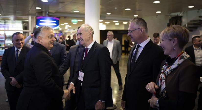 „Könnyebb dolgunk lenne, ha fönt jobban menne az önmegtartóztatás” – fideszes polgármesterek Orbán utasításáról, hogy nyerjék meg a választást